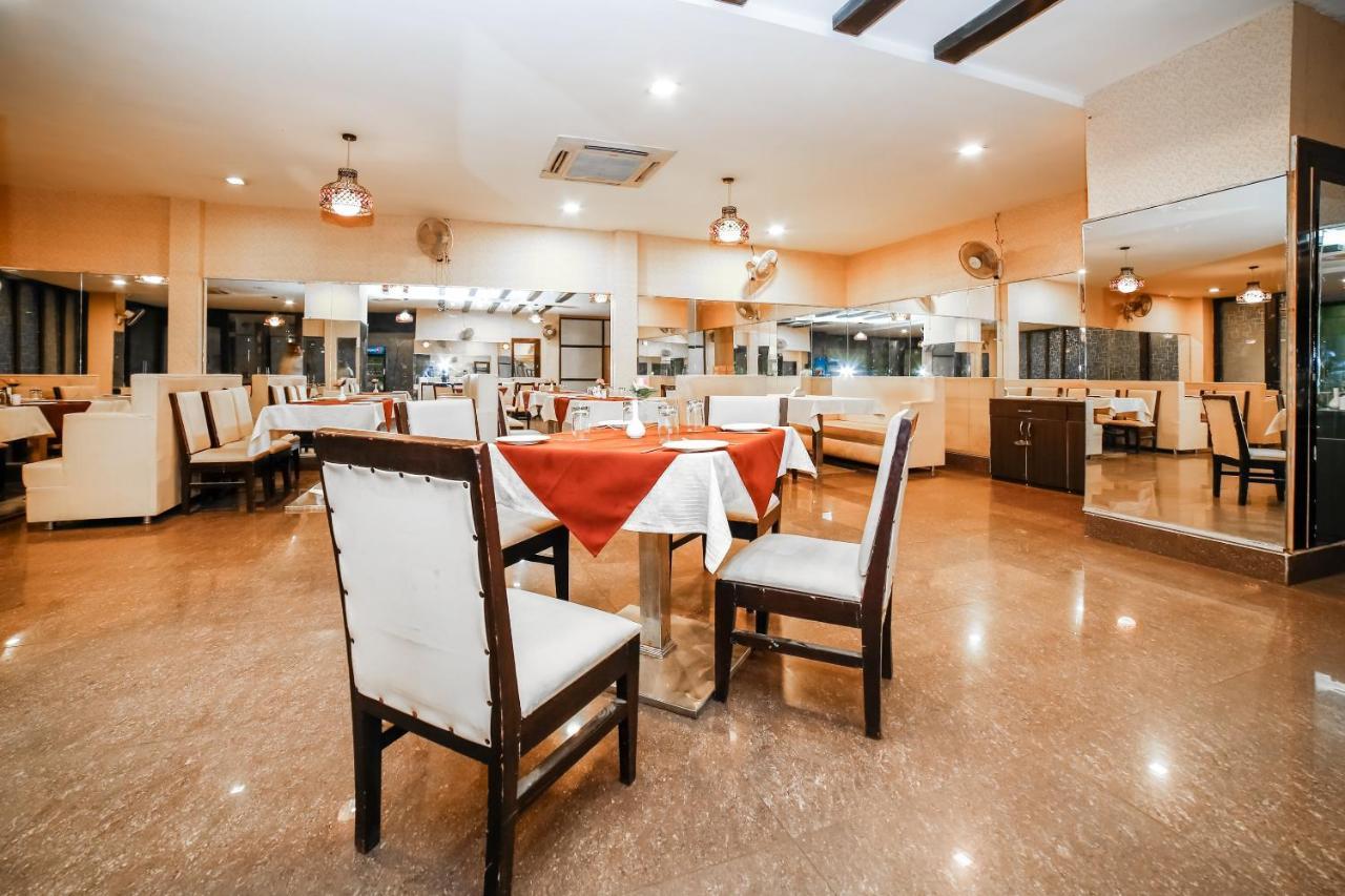 Oyo 35769 Hotel Rishabh Jhānsi Buitenkant foto