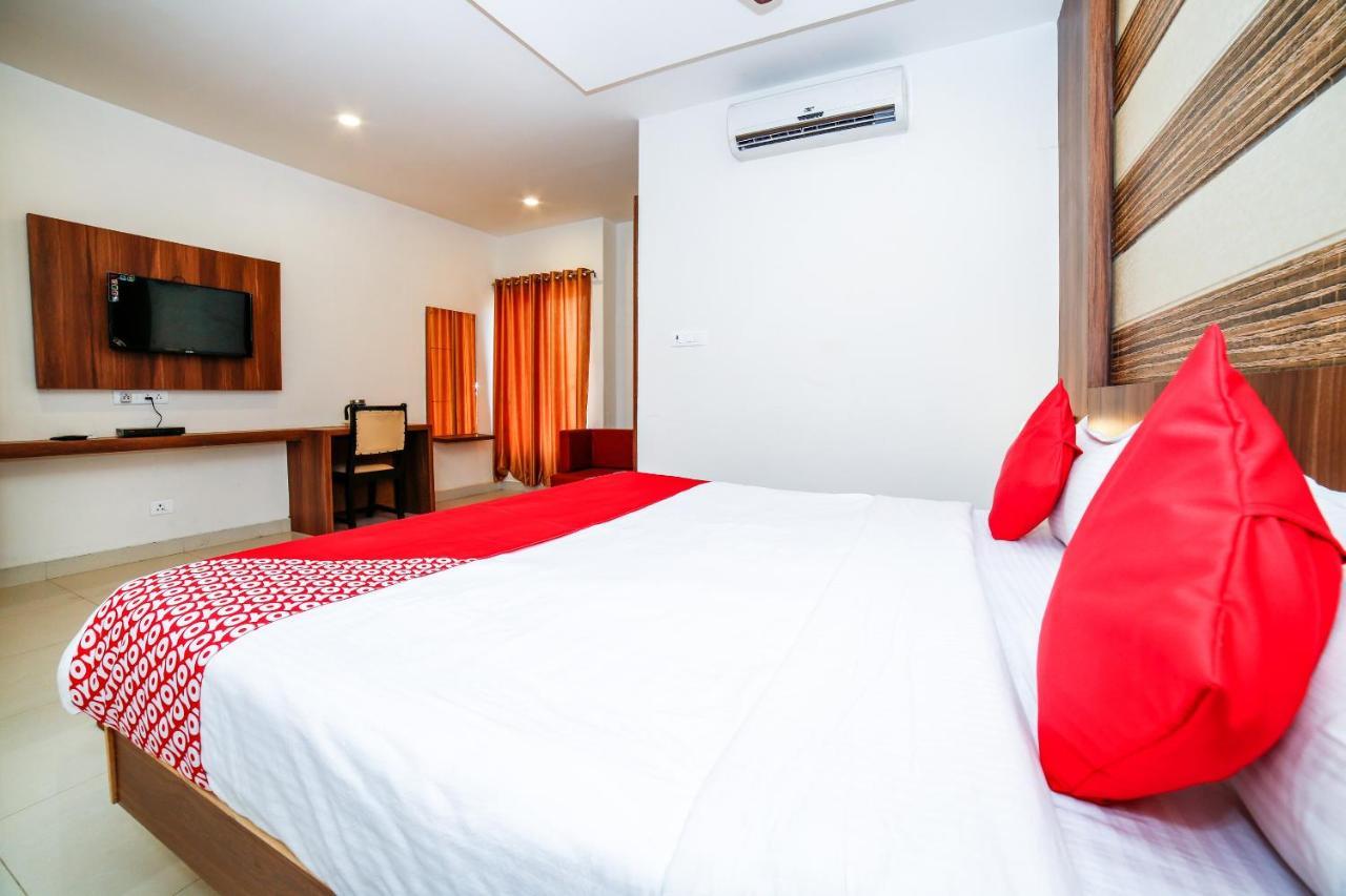 Oyo 35769 Hotel Rishabh Jhānsi Buitenkant foto