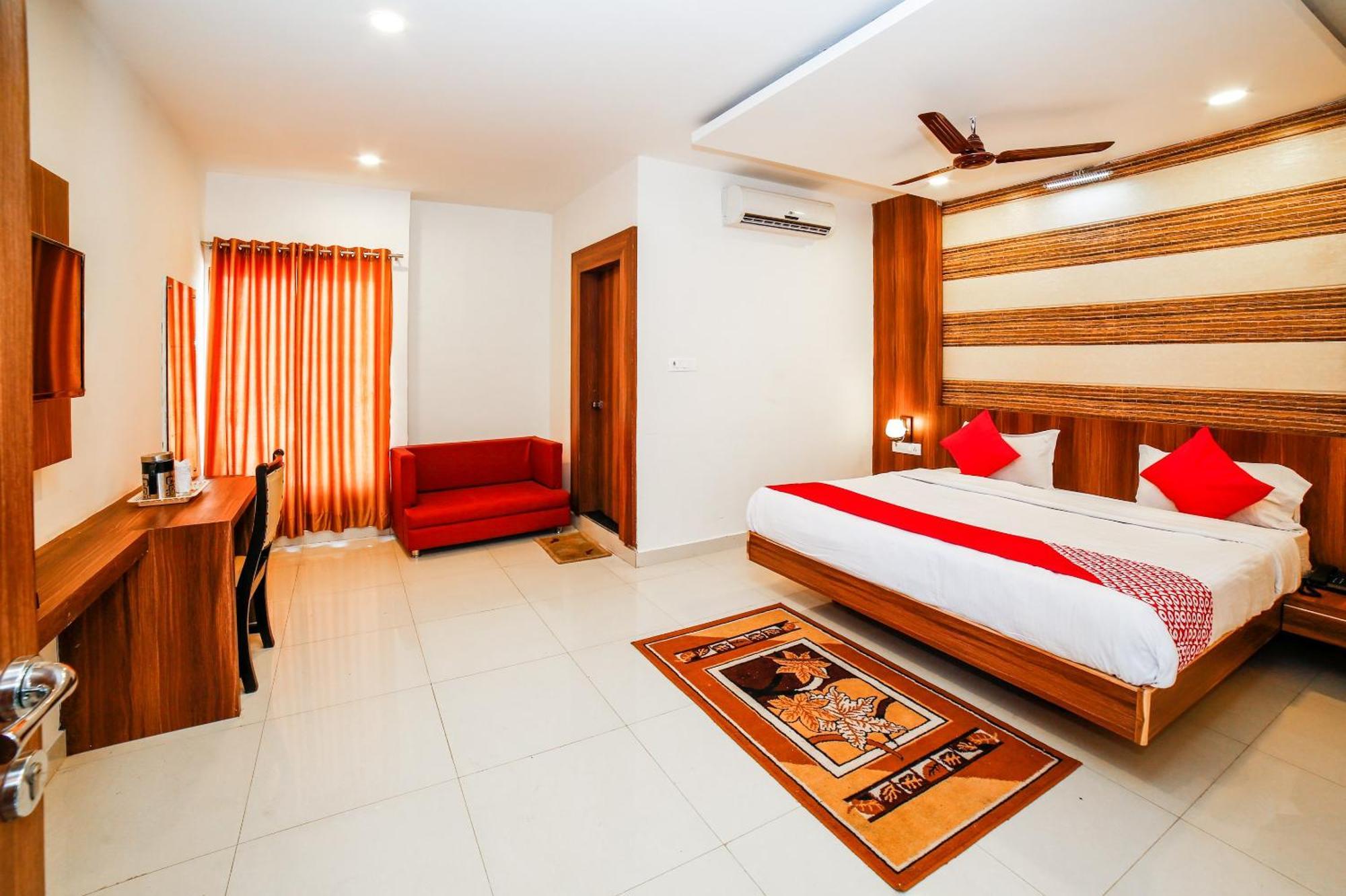 Oyo 35769 Hotel Rishabh Jhānsi Buitenkant foto