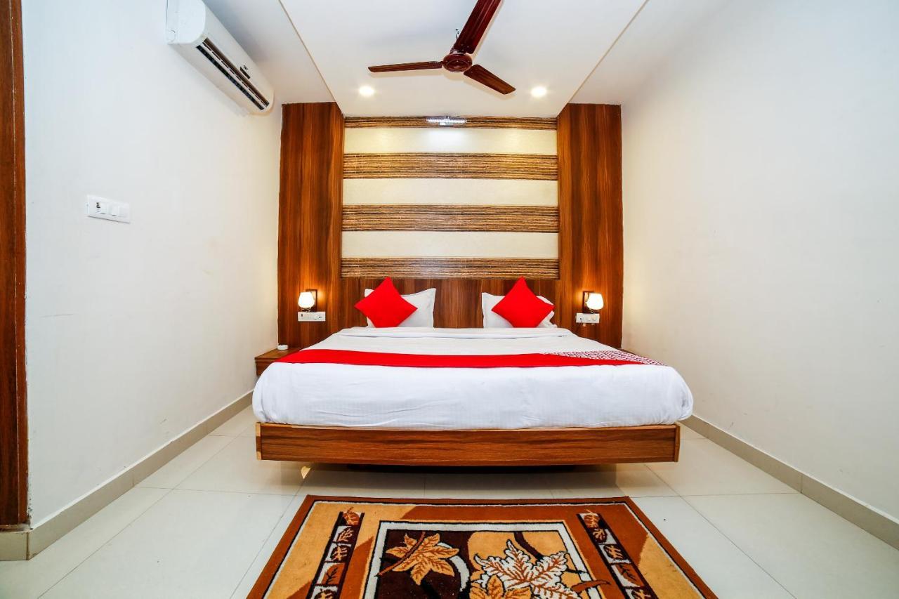 Oyo 35769 Hotel Rishabh Jhānsi Buitenkant foto