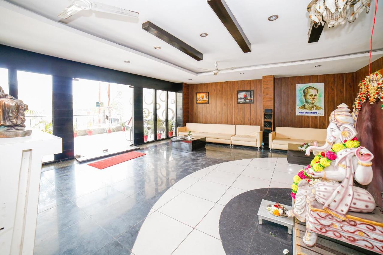 Oyo 35769 Hotel Rishabh Jhānsi Buitenkant foto
